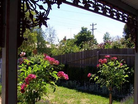 Airleigh - Rose Cottage - Schoolies Week Accommodation 4