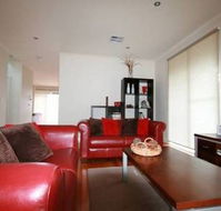 Boutique Stays - Waters Edge - Schoolies Week Accommodation