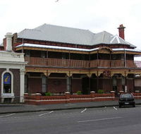 The Queenscliff Inn - Schoolies Week Accommodation