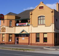 Cross Keys Hotel - Schoolies Week Accommodation