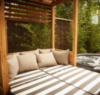 Lake House - Schoolies Week Accommodation