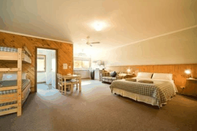 Banjo’s All Seasons Accommodation - Schoolies Week Accommodation 1