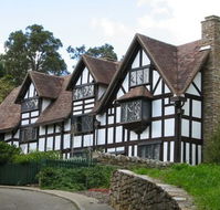 William Shakespeare's Bed  Breakfast - Schoolies Week Accommodation