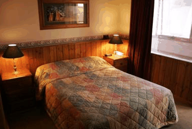 Astor Inn Hotel - Schoolies Week Accommodation