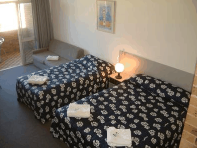 Next Seabreeze Beach Hotel - Schoolies Week Accommodation