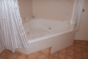 Burke  Wills Motor Inn - Schoolies Week Accommodation