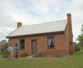 Sandalwood Yards And Tipperary School - Schoolies Week Accommodation 0