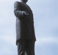 Piesse Memorial Statue - Schoolies Week Accommodation