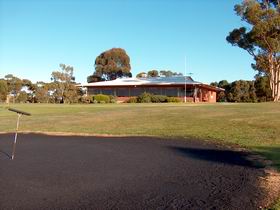 Maitland Golf Club Incorporated - Schoolies Week Accommodation 0