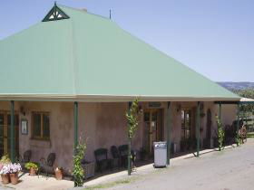 Lloyd Brothers Wine & Olive Company - McLaren Vale - Schoolies Week Accommodation 0