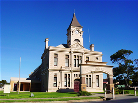 Schoolies Week Accommodation