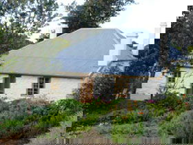 Dingley Dell Cottage - Schoolies Week Accommodation 0