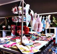 Under The Oak Handmade Gallery and Gifts - Schoolies Week Accommodation