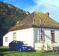 Joe Lyons Cottage - Schoolies Week Accommodation