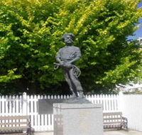 Alexander Cameron Statue - Schoolies Week Accommodation