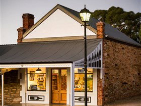 Hither And Yon Wines - Schoolies Week Accommodation 0