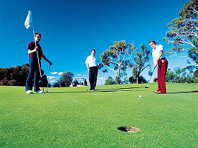 Richmond Golf Club - Schoolies Week Accommodation 0