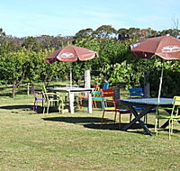 Cerise Brook Orchard  Family Golf - Schoolies Week Accommodation