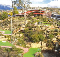 Putters Adventure Golf - Schoolies Week Accommodation