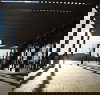 The Boat House By The Lake - Schoolies Week Accommodation