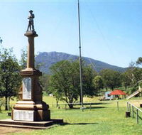 Maroon State School War Memorial - Schoolies Week Accommodation