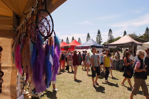 Burleigh Heads Markets - Schoolies Week Accommodation 2