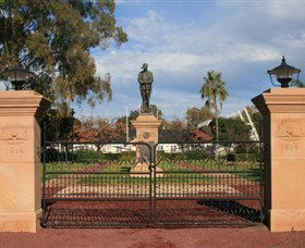 Dalby War Memorial And Gates - Schoolies Week Accommodation 0