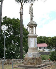 Forest Hill War Memorial - Schoolies Week Accommodation 0
