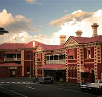 Historic Walk Through Mort Estate - Schoolies Week Accommodation