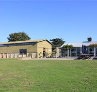 Train Trak Wines - Schoolies Week Accommodation