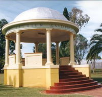 Kingaroy Soldiers Memorial Rotunda - Schoolies Week Accommodation