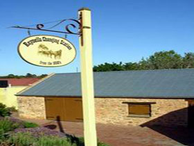 Reynella Horse Changing Station - Schoolies Week Accommodation 0