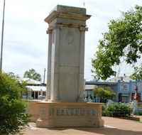 Charleville War Memorial - Schoolies Week Accommodation