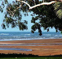Beachfront Hotel - Schoolies Week Accommodation