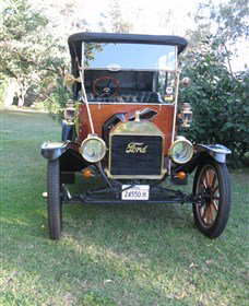 Moree Motor Enthusiasts - Schoolies Week Accommodation 0