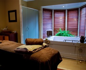 Yindi Day Spa - Schoolies Week Accommodation 1