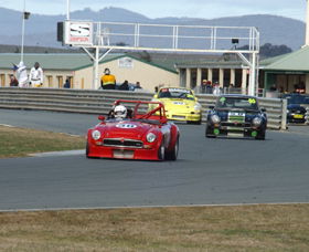 Wakefield Park Motor Racing Circuit - Schoolies Week Accommodation 0