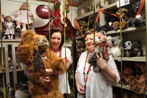 Campbells Store Craft Centre - Schoolies Week Accommodation 10