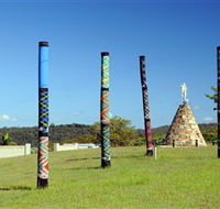 Maclean Tartan Power Poles - Schoolies Week Accommodation