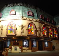 Draculas Cabaret Restaurant - Schoolies Week Accommodation