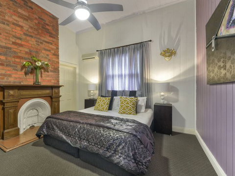 One Thornbury Boutique Bed And Breakfast - Schoolies Week Accommodation 11