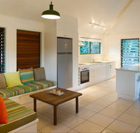 The Retreat Beach Houses - Schoolies Week Accommodation
