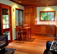 Waterfall Hideout-Rainforest Cabin for Couples - Schoolies Week Accommodation