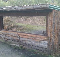 Devil Hide Overnight stay 495 for up to 3 people - Schoolies Week Accommodation