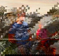 Abseiling the Kangaroo Point Cliffs in Brisbane - Schoolies Week Accommodation