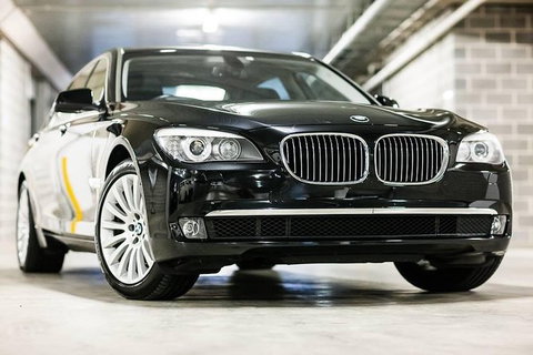 Family Sydney Airport Arrival Transfer - Schoolies Week Accommodation 0