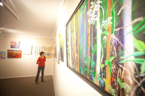 Bluebelles Art Gallery - Schoolies Week Accommodation 1