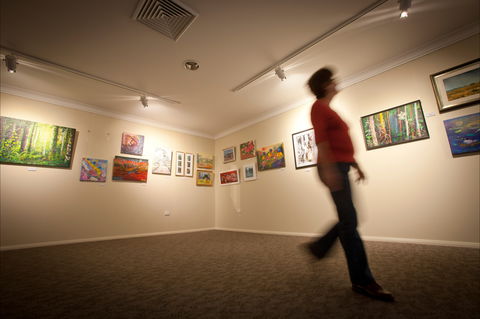 Bluebelles Art Gallery - Schoolies Week Accommodation 2