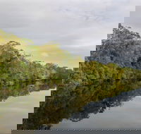 Esk River paddle route - Schoolies Week Accommodation