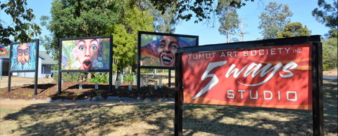 Tumut Art Society 5Ways Gallery - Schoolies Week Accommodation 0